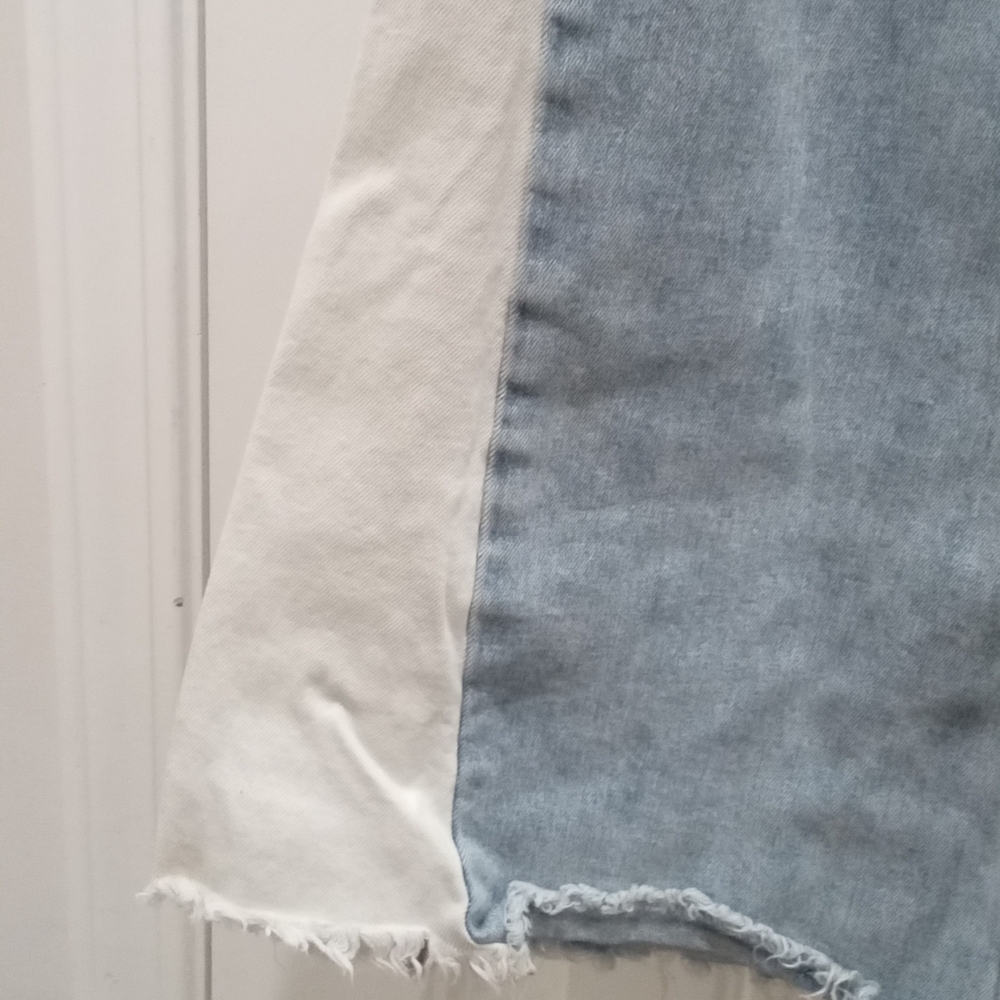 BUCKLE Flying Monkey High Rise Flare Leg Blue and White Women Jeans Size 30 W